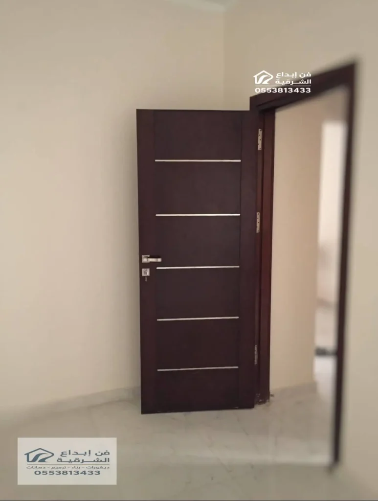 تفصيل ابواب خشب في حي العزيزيه