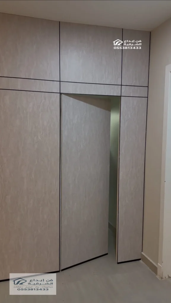 باب مخفي خشب في حي العزيزية